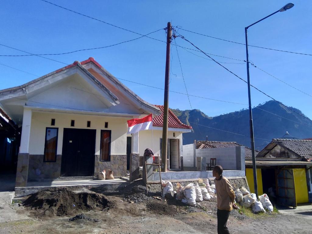Nespecifikovaný výhled na hory nebo výhled na hory při pohledu z hostelu