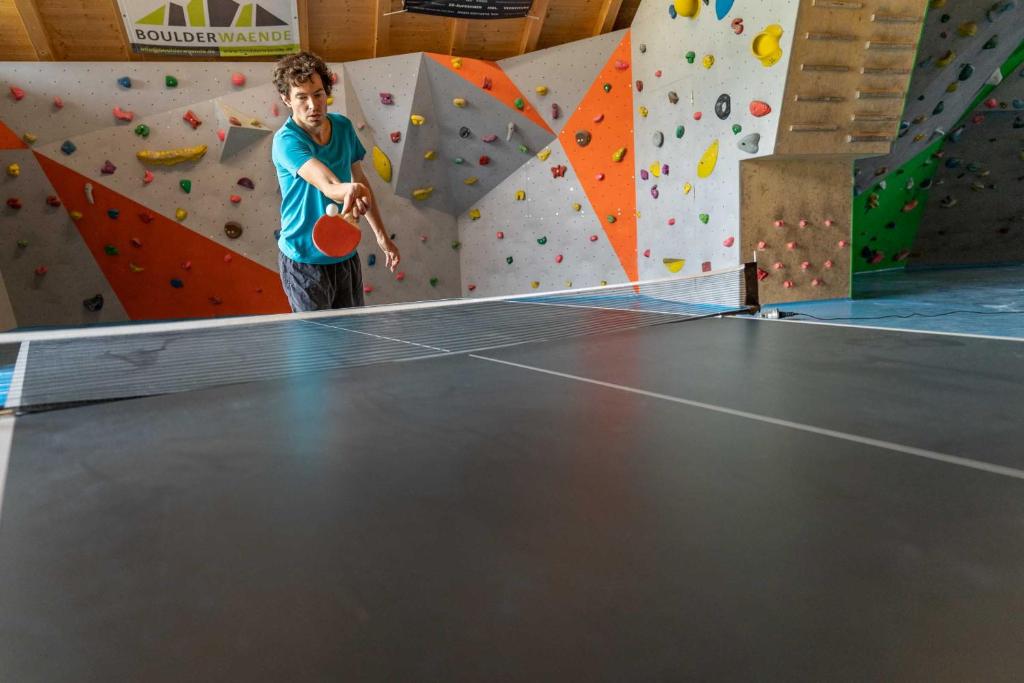 Stolní tenis v ubytování Apparthotel - Pension Ammertaler Hof nebo okolí