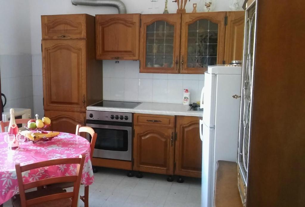 Kuchyňa alebo kuchynka v ubytovaní Apartments by the sea Luka Dubrava, Peljesac - 13632