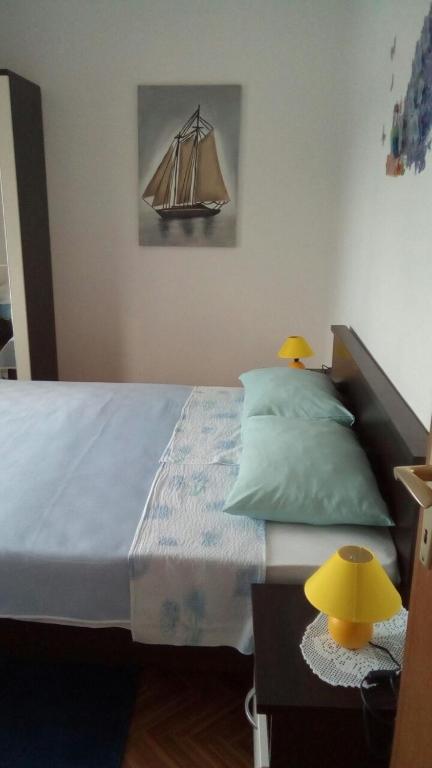 Posteľ alebo postele v izbe v ubytovaní Apartments by the sea Luka Dubrava, Peljesac - 13632
