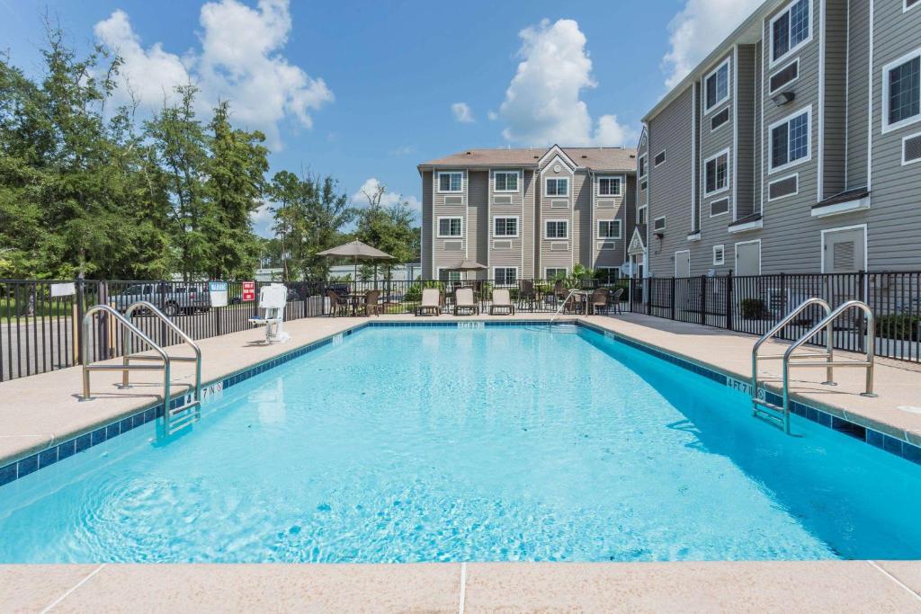 Microtel Inn & Suites by Wyndham Jacksonville Airport Photo