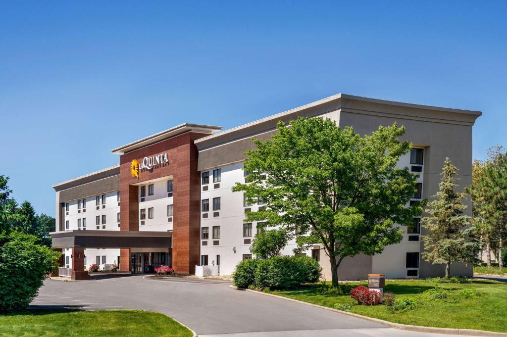 a rendering of the front of a hotel at La Quinta Inn by Wyndham Columbus Dublin in Dublin