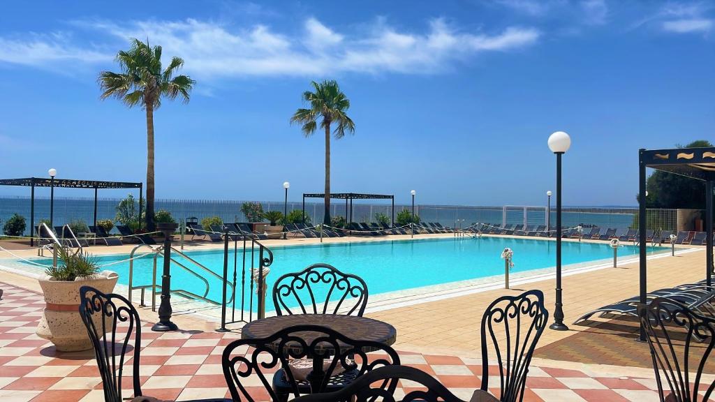 Bazén v ubytování Apulia Hotel Taranto Ara Solis nebo v jeho okolí