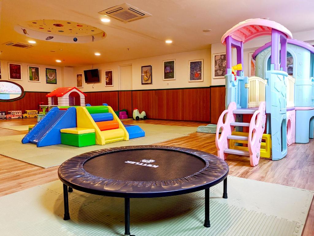Dětský klub v ubytování Sakura Park Hotel & Residence