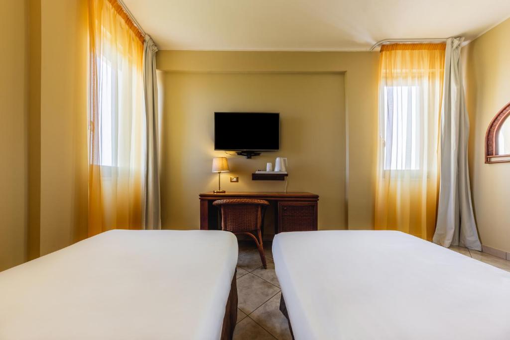 Postel nebo postele na pokoji v ubytování Apulia Hotel Taranto Ara Solis