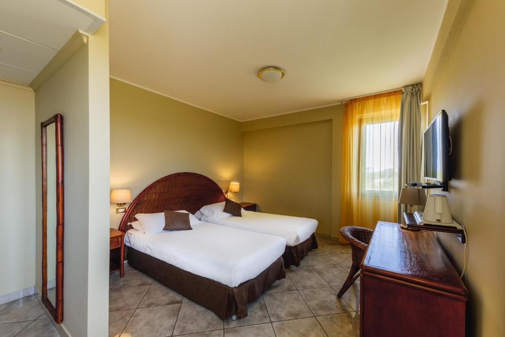Postel nebo postele na pokoji v ubytování Apulia Hotel Taranto Ara Solis