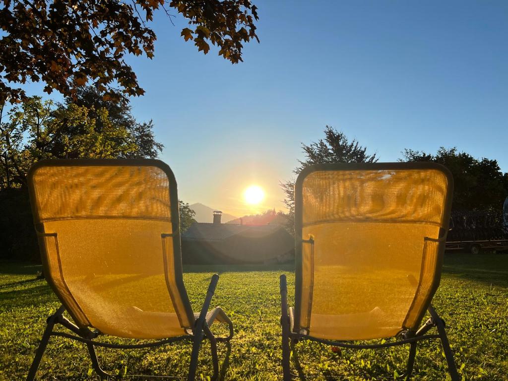 Východ nebo západ slunce při pohledu z bed and breakfast nebo okolí