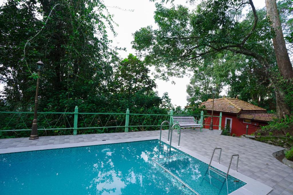 Bazén v ubytování Tea Valley Resort, Munnar nebo v jeho okolí