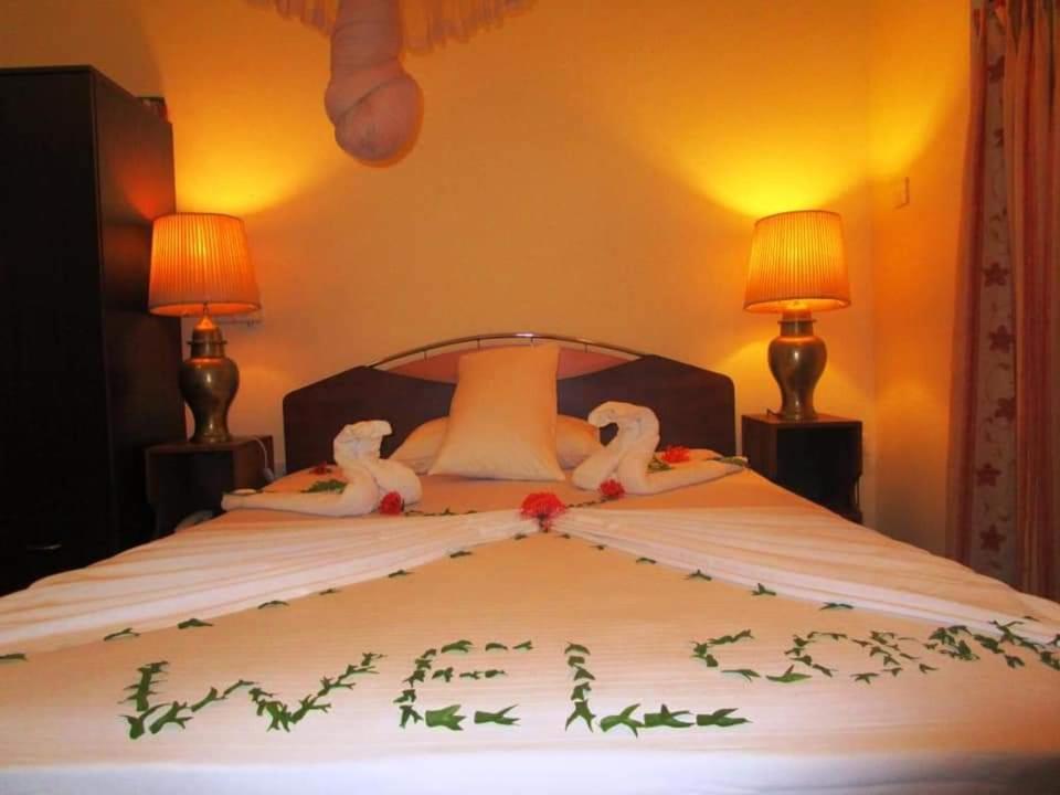 Postel nebo postele na pokoji v ubytování Hotel Shalini