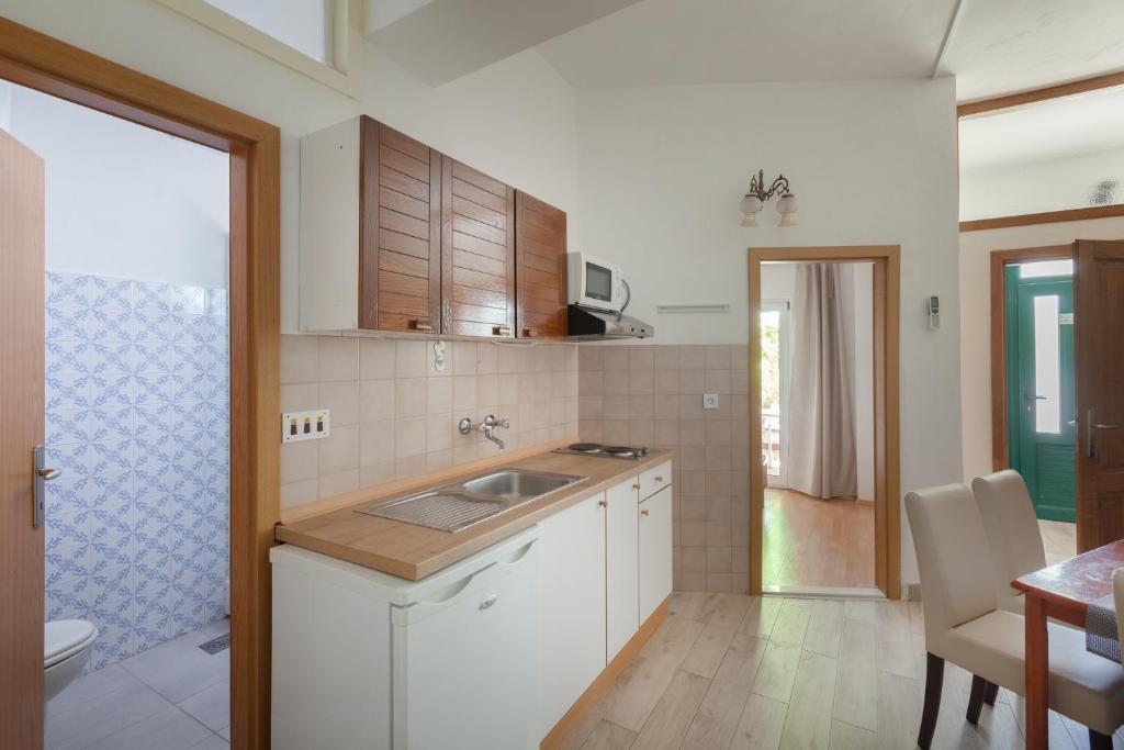 Kuchyň nebo kuchyňský kout v ubytování Apartments by the sea Igrane, Makarska - 310
