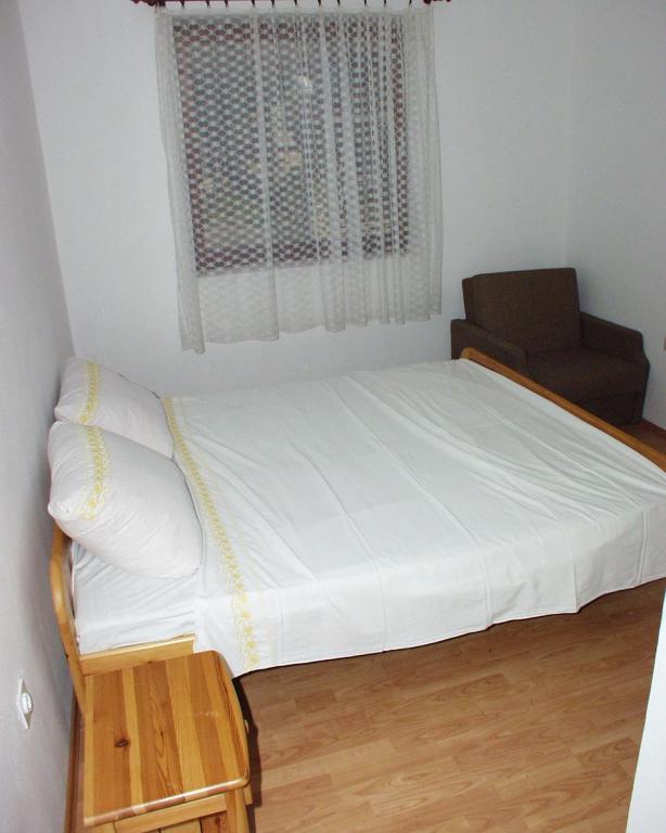 Postel nebo postele na pokoji v ubytování Apartments by the sea Sveti Petar, Biograd - 358