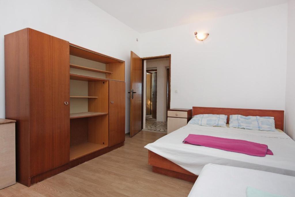 Postel nebo postele na pokoji v ubytování Apartments by the sea Sveti Petar, Biograd - 358