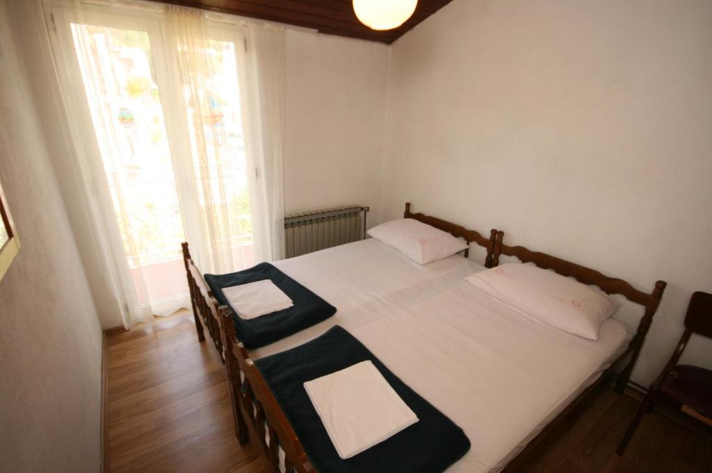 Postel nebo postele na pokoji v ubytování Apartments by the sea Igrane, Makarska - 311