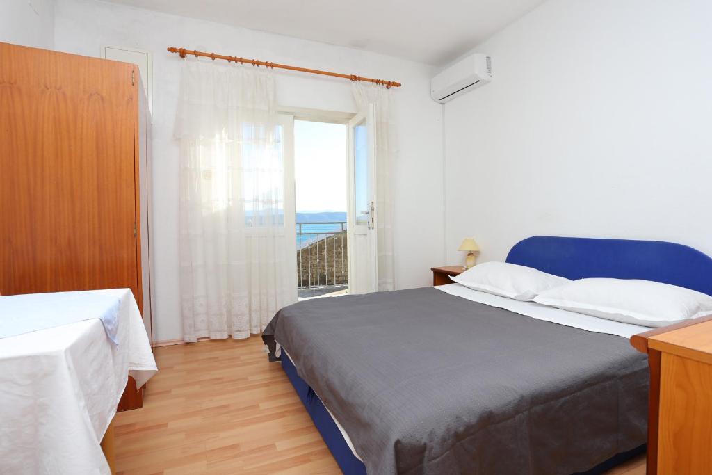 Postel nebo postele na pokoji v ubytování Apartments by the sea Igrane, Makarska - 311