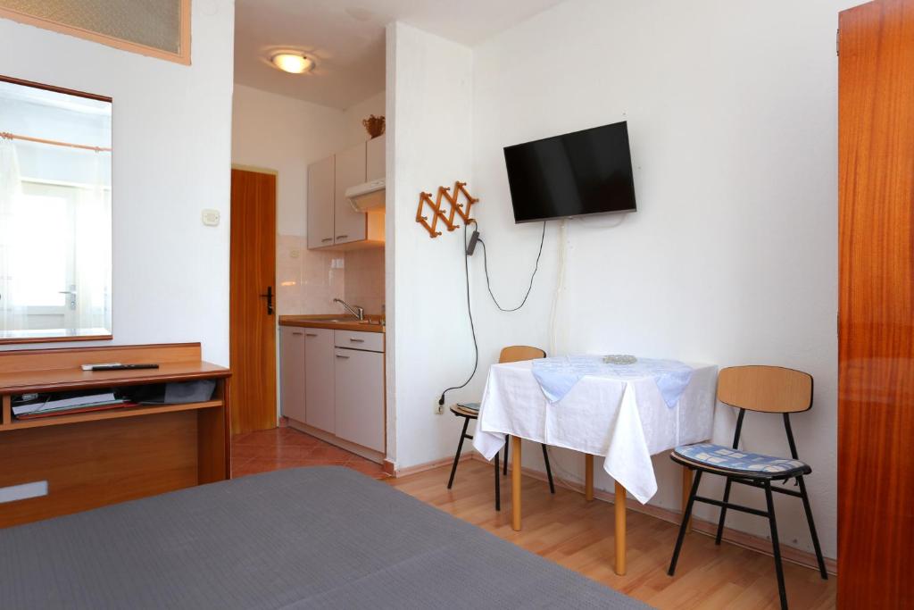 Kuchyň nebo kuchyňský kout v ubytování Apartments by the sea Igrane, Makarska - 311
