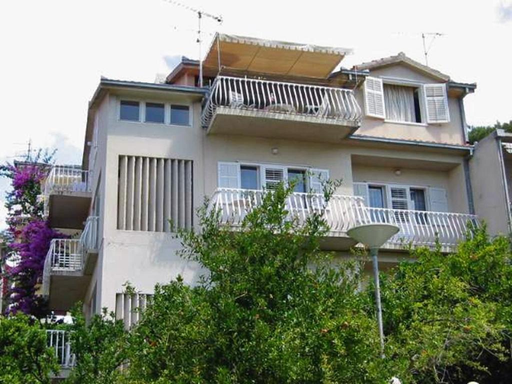 Budova, v ktorej sa apartmán nachádza