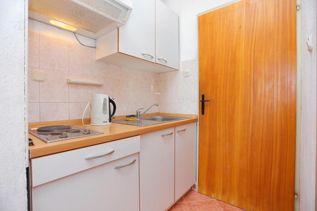 Kuchyňa alebo kuchynka v ubytovaní Apartment Igrane 311b