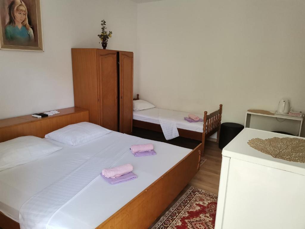 Postel nebo postele na pokoji v ubytování Sobe Centar Baška Voda