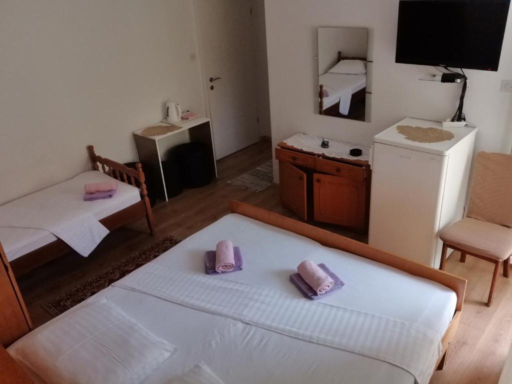 Postel nebo postele na pokoji v ubytování Sobe Centar Baška Voda