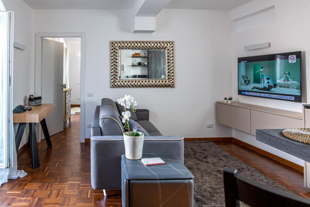 Televízia a/alebo spoločenská miestnosť v ubytovaní Luxury Top Floor in Trastevere