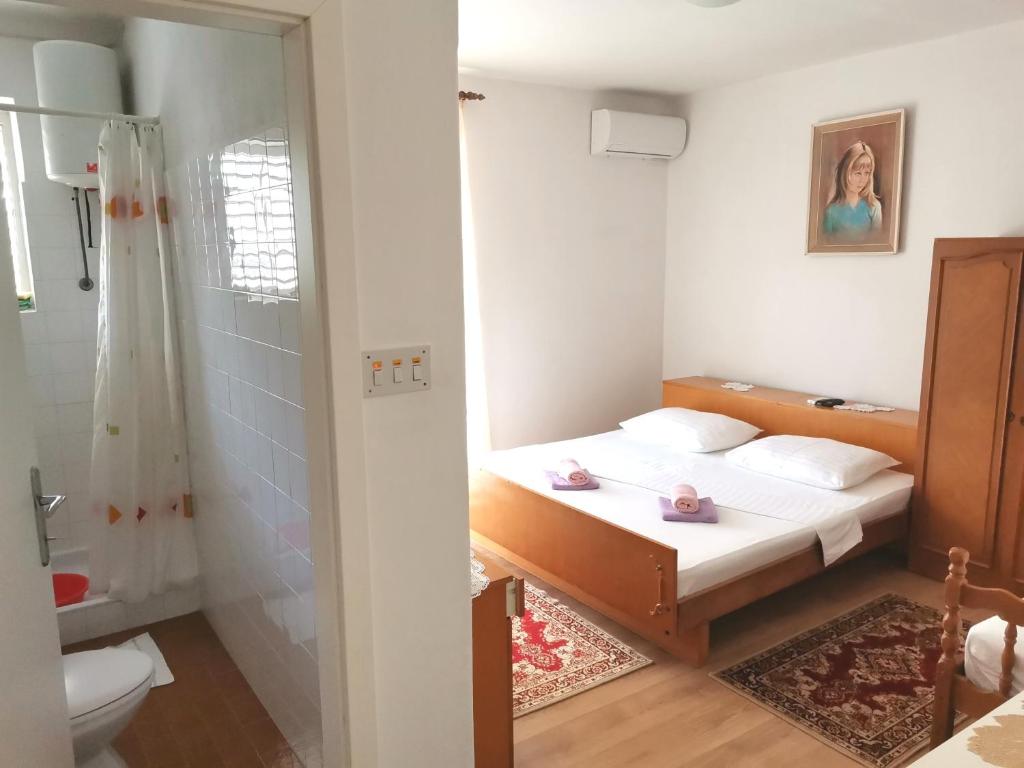 Postel nebo postele na pokoji v ubytování Sobe Centar Baška Voda