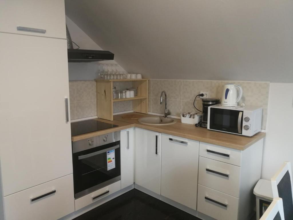 Kuchyň nebo kuchyňský kout v ubytování Apartment Smoljanac 12345b