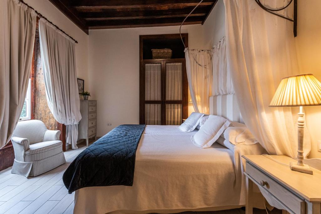 Postel nebo postele na pokoji v ubytování Isla Baja Suites