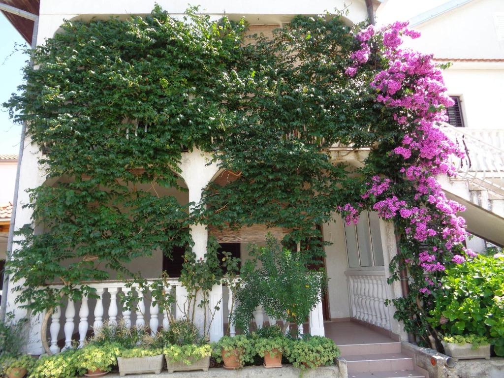 a building with flowers on the side of it at Studio Sukosan 14681c in Sukošan