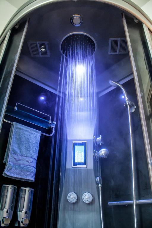 Koupelna v ubytování Wellness Suite Na' Canuna'