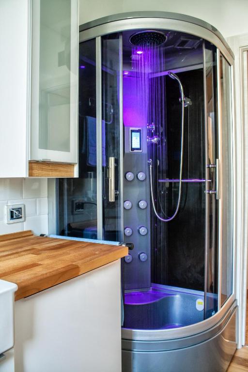 Koupelna v ubytování Wellness Suite Na' Canuna'