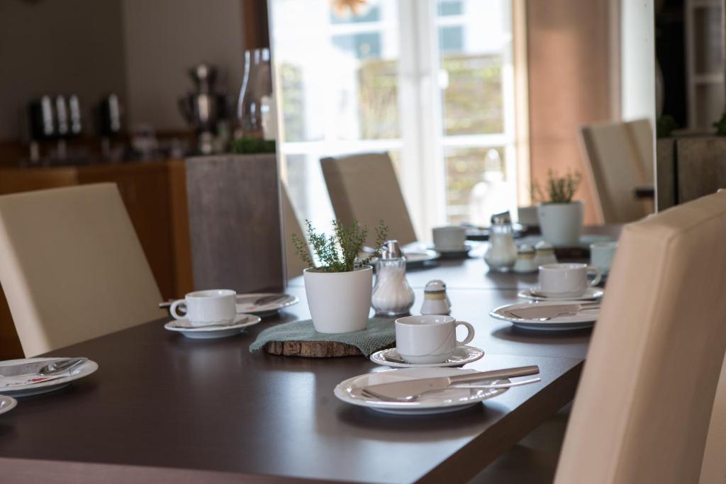 Příslušenství pro přípravu čaje a kávy v ubytování Hotel Gewürzmühle