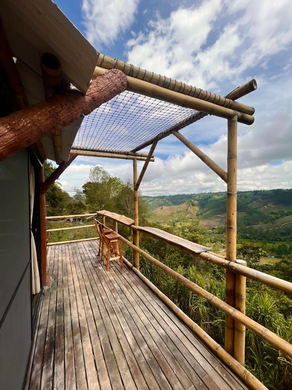 Balkón nebo terasa v ubytování HakunaMatata glamping Pumba
