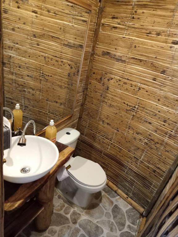 Koupelna v ubytování HakunaMatata glamping Pumba
