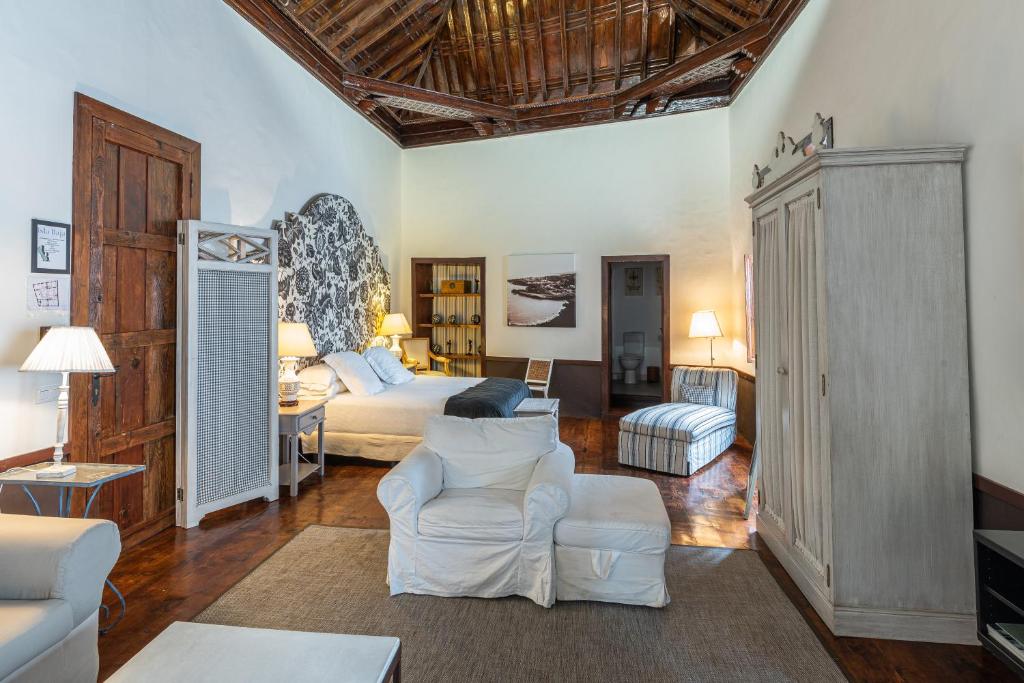 Postel nebo postele na pokoji v ubytování Isla Baja Suites
