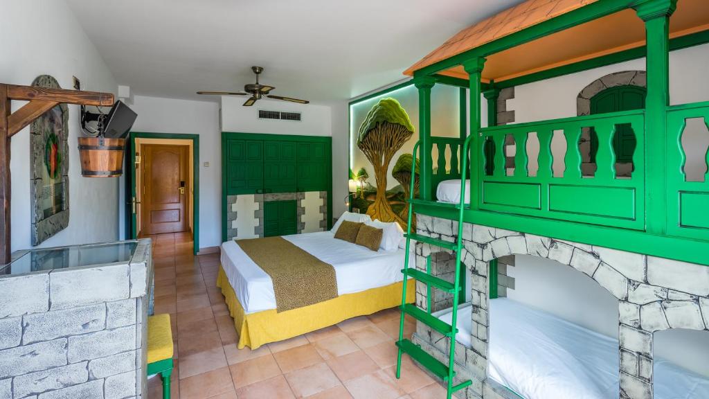 Postel nebo postele na pokoji v ubytování BLUESEA Costa Jardin & Spa
