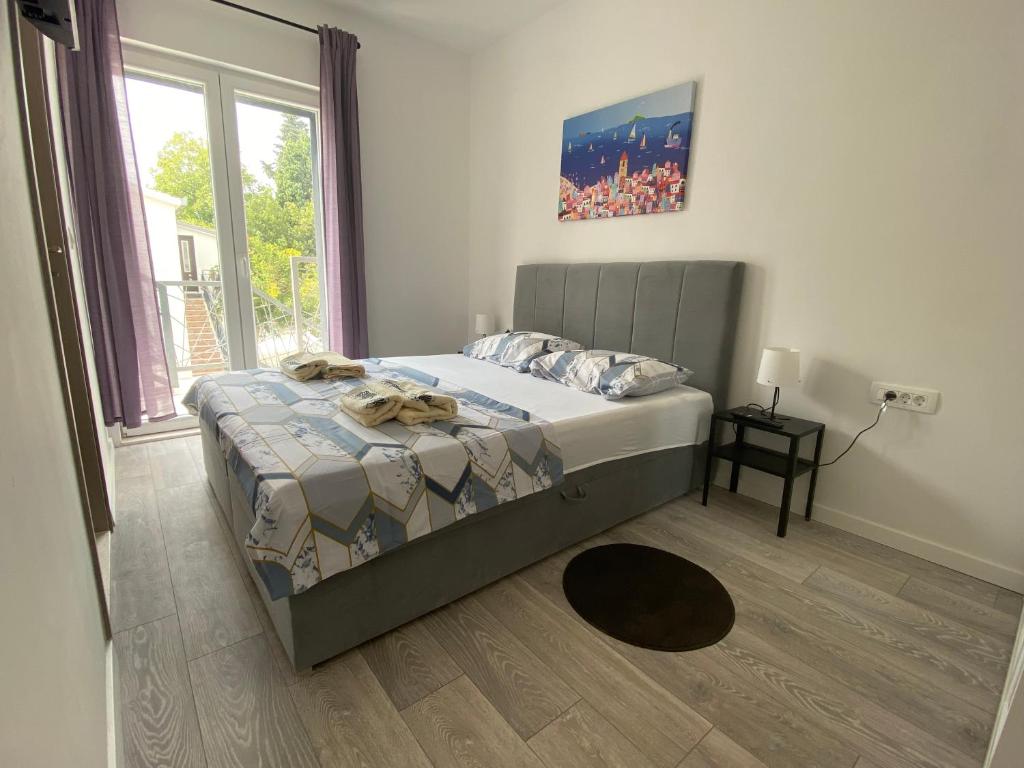 Postel nebo postele na pokoji v ubytování Apartments Ena