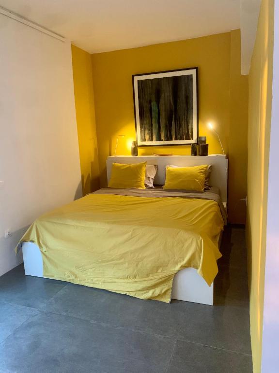 Posteľ alebo postele v izbe v ubytovaní Central Athens Super View Loft