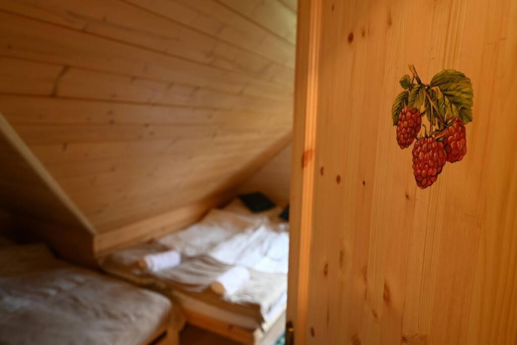 Postel nebo postele na pokoji v ubytování Poziomkowy Dom- Wisła, Dom z bali, Sauna, Taras