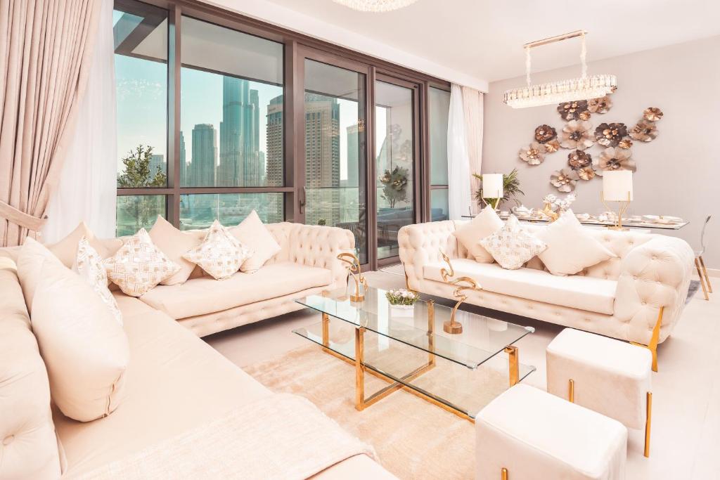 Posezení v ubytování Elite Royal Apartment - Panoramic Full Burj Khalifa, Fountain & Skyline View - ACed direct connection to Dubai Mall - Governor