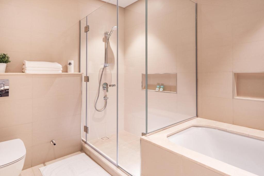 Koupelna v ubytování Elite Royal Apartment - Panoramic Full Burj Khalifa, Fountain & Skyline View - ACed direct connection to Dubai Mall - Governor