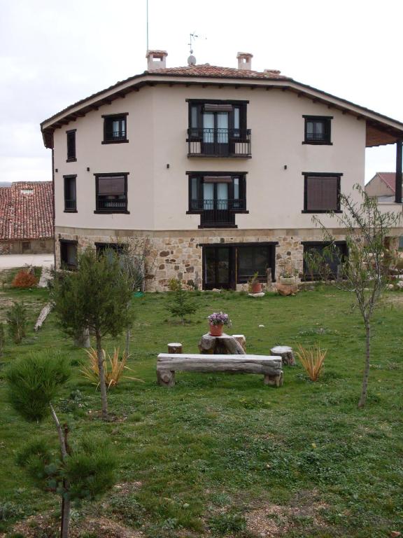 Vonkajšia záhrada v ubytovaní Hotel Valdelinares (Soria)