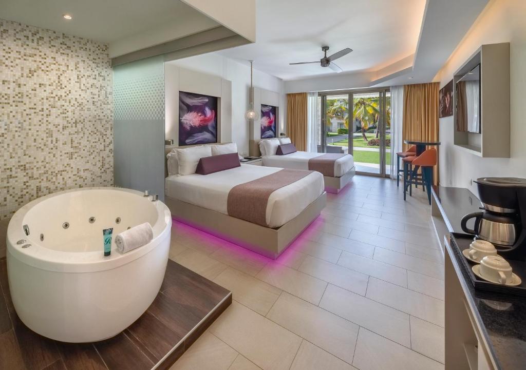 Royalton CHIC Punta Cana, An Autograph Collection All-Inclusive Resort & Casino, Adults Only - Luxury Junior Suite