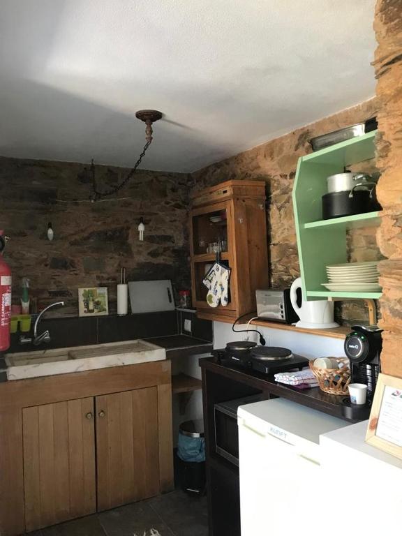 Kuchyň nebo kuchyňský kout v ubytování Casas do Sinhel