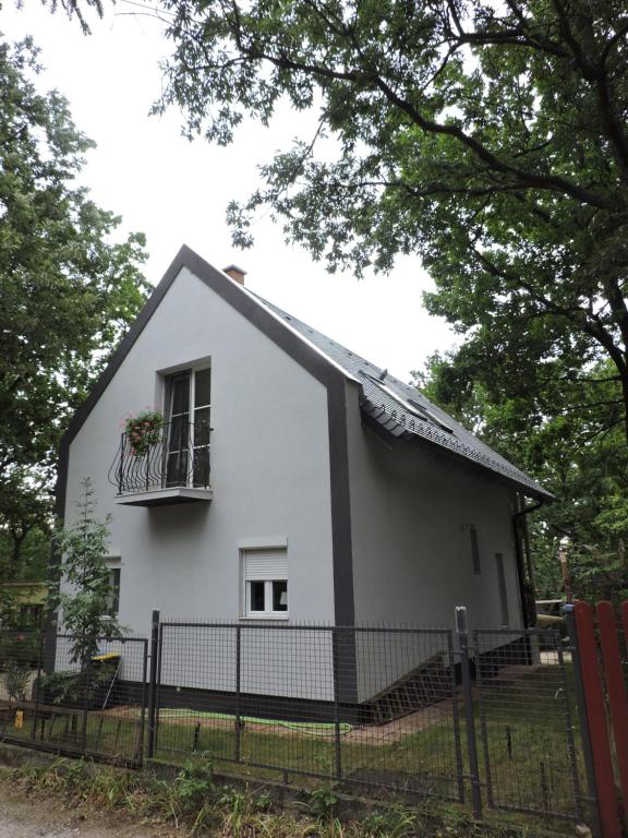 Budova, kde se vila nachází