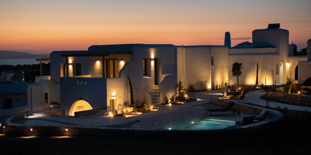 Bazén v ubytování Mirabelle Luxury Villas nebo v jeho okolí