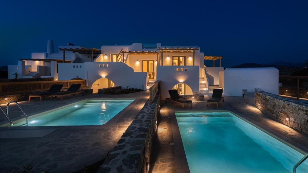 Bazén v ubytování Mirabelle Luxury Villas nebo v jeho okolí