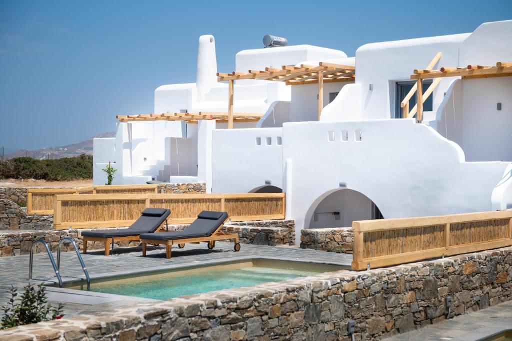 Bazén v ubytování Mirabelle Luxury Villas nebo v jeho okolí