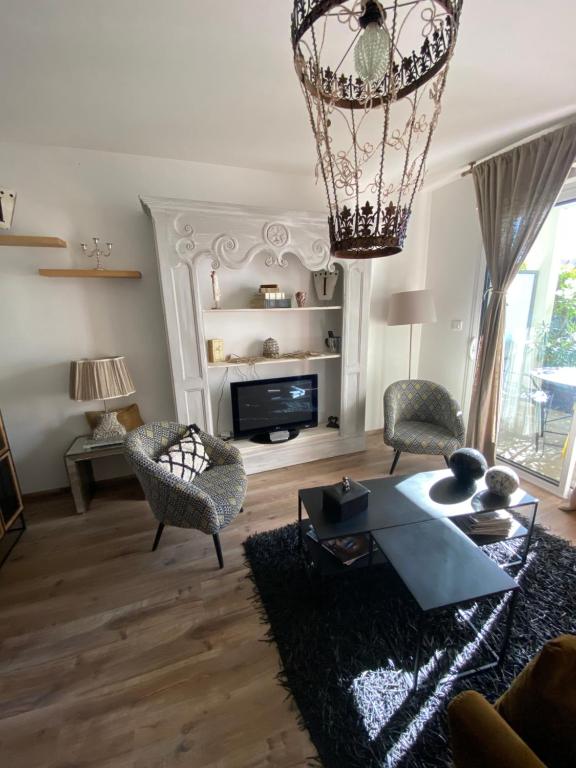 Zdjęcie z galerii obiektu Petit cocon douillet avec terrasse w La Rochelle