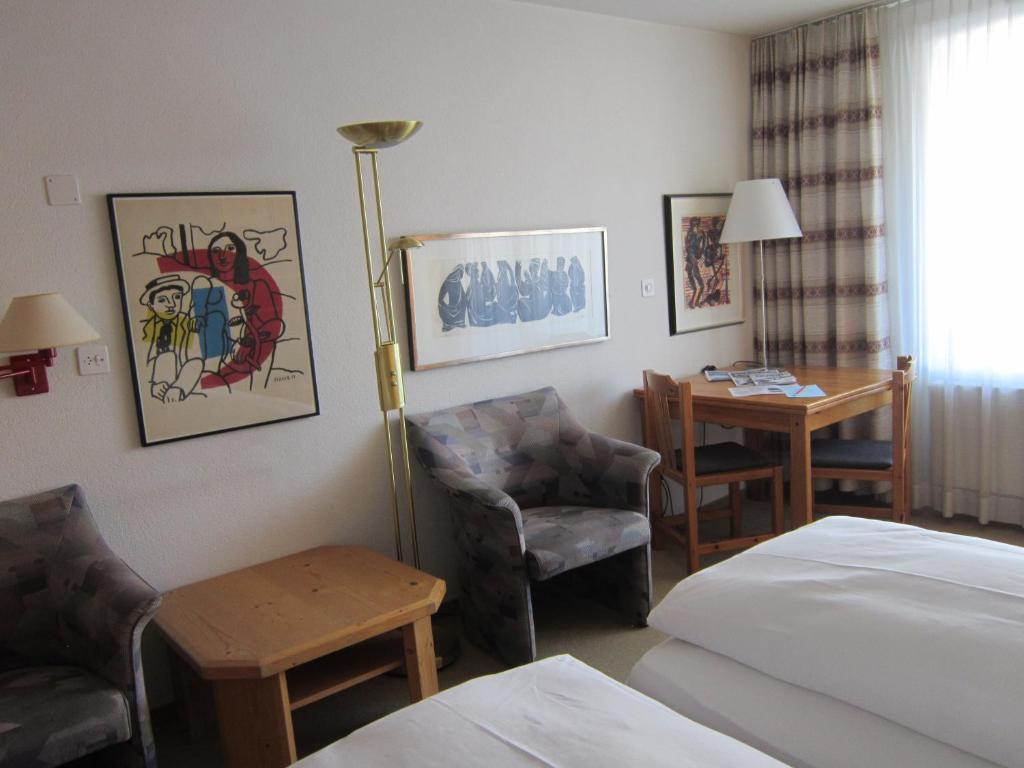 Postel nebo postele na pokoji v ubytování Studio im Hotel Des Alpes