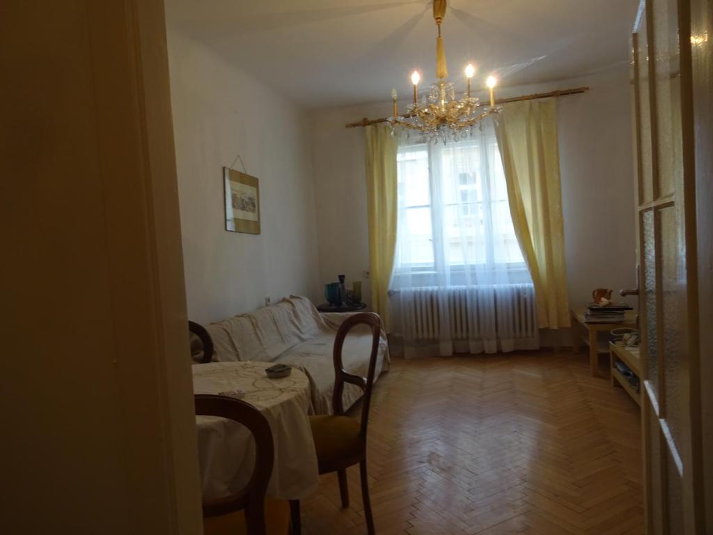 Posedenie v ubytovaní Helle freundliche Wohnung im Zentrum